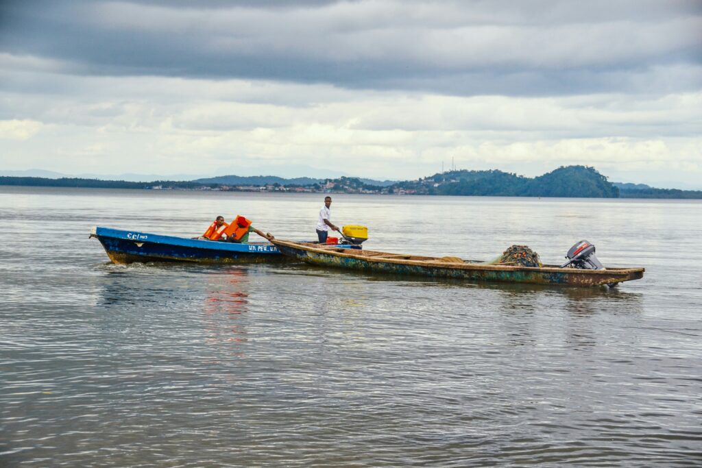 Travel Business Assistance | Gabon | Fishermen in a canoe